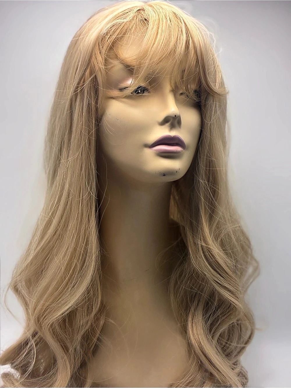 Long Wavy Blonde Wig Like New. Synthetic 26”